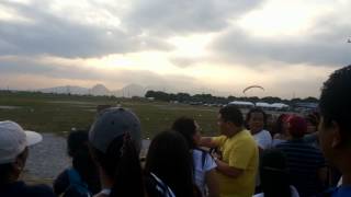 preview picture of video 'Event: Philippine International Balloon Festival 2014 - Para Glider 02'