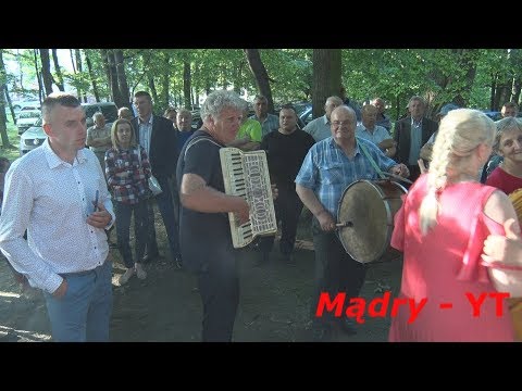 Piękny Walczyk "MUZYK NOCY" - Publika tańczy i śpiewa ! Przygrywa P. Bińkowski 2019 r.