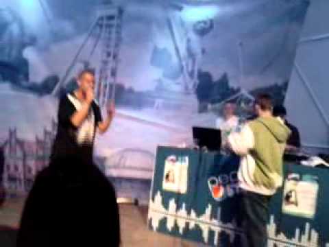 W krzywym Zwierciadle ( Slimu & Grubas ) live Chorzów 19.08.2011 cz.1