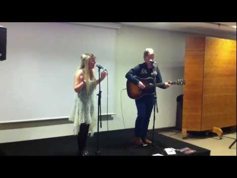 Lív Næs y Trondur Enni