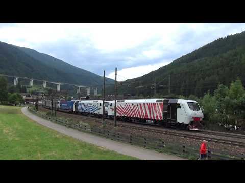 DOPPIA DI EU43 CON MERCI IN TRANSITO NEL CURVONE A COLLE ISARCO (BZ) GIOV. 5 - 7 - 2018