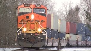 preview picture of video 'BNSF 7035 East, Around the Curve at Steward, Illinois on 2-23-2013'