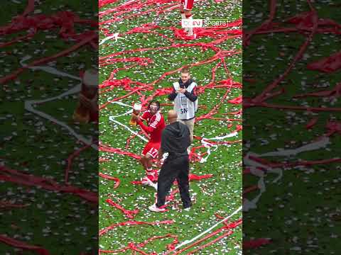 🤣🍺 Michael Olise qui arrose Vincent Kompany de bière !