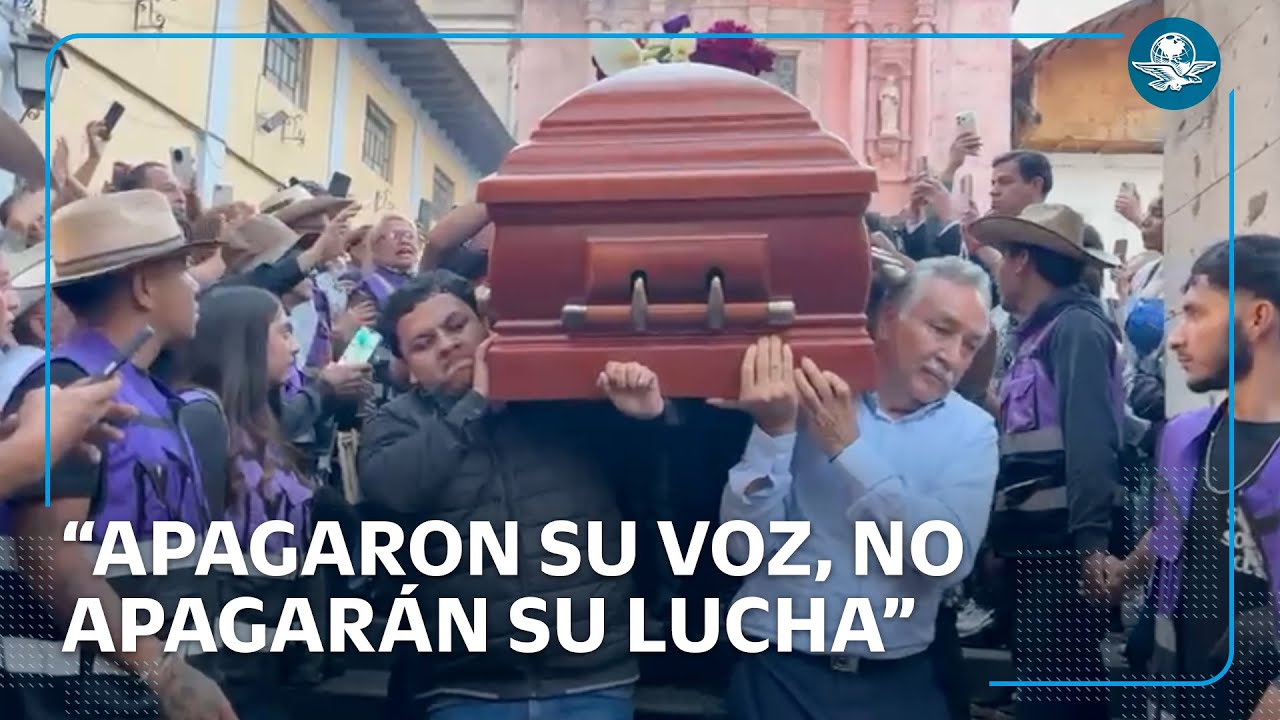Dan último adiós a Carlos Manzo, presidente municipal acribillado en Uruapan, Michoacán