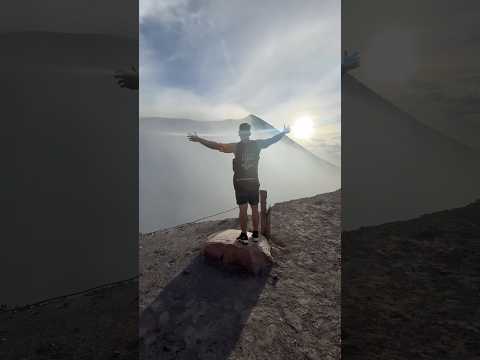 Cráter activo Volcán Telica, León Nicaragua
