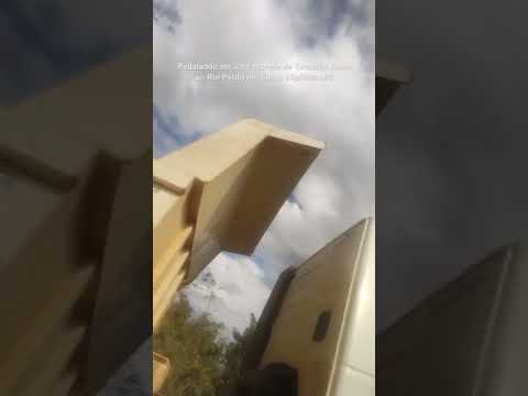 Pedalando em uma estrada de Cascalho rumo ao Rio Pardo em Santo Hipólito MG