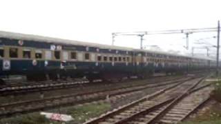 preview picture of video 'Bangladesh Railway train behind Indian WAG-5 electric loco at Kalyani Jn'