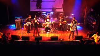 More Amor Ft. Ryan Ross - &quot;Beach Bones&quot; - Live at HOB