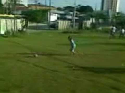 jogando futebol PUC BARREIRO.3gp