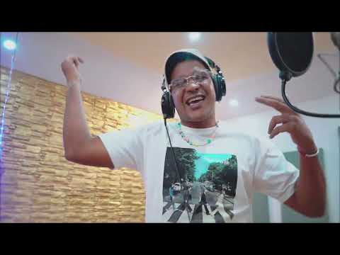 DJ Gomeko, Káiser Attakawa, El Yumita - Una Cara Un Cuerpo Una Cama (Video Oficial) ft. RJ & Gambele