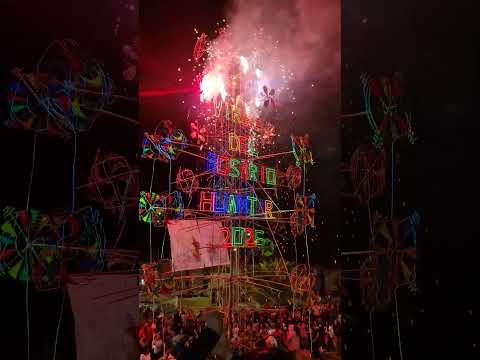 Bailando bajo el castillo en Huantar - Huari, Ancash. #castillo #tradiciones #turismo
