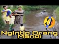 Ngintip Orang Mandi Film Komedi Kocak