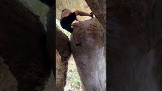 Video thumbnail of Ping pong Sit, V6. Cocalzinho de Goiás