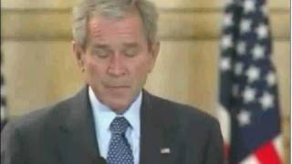 preview picture of video 'George Bush tem sapatos de Jornalistas'