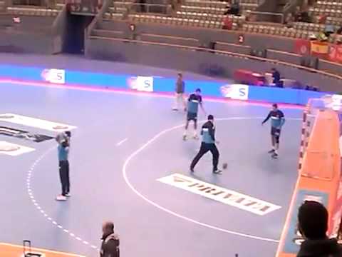 Sterbik, Rutenka y Montoro jugando una alemana en el calentamiento (FC Barcelona Intersport)