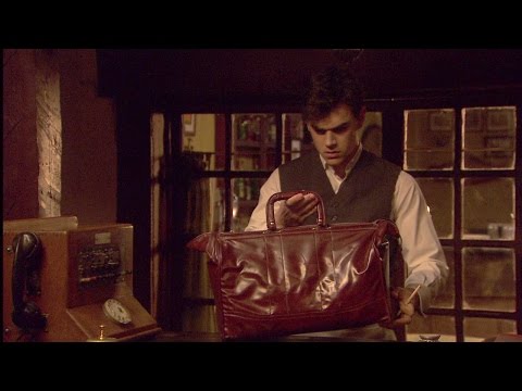 Puente Viejo C1275 - Matías descubre en la maleta de su abuelo placas para hacer falsificaciones