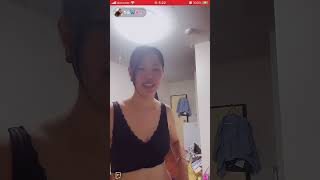 ライブ配信　人妻の部屋着は大胆part①  胸チラ　谷間