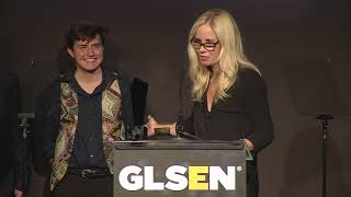 Nate Fulmer & Greg Berlanti present DC Entertainment with the Visionary Award