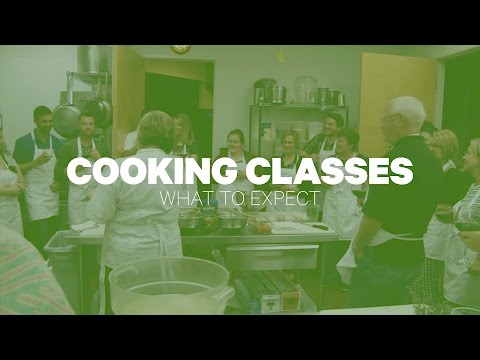 Pizzeria UNO offers deep dish pizza class with lunch, up to 23% off - Second Medium