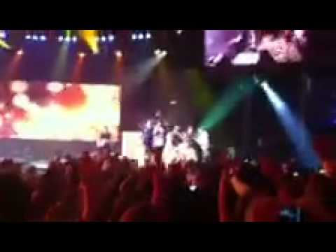 Video thumbnail for What Makes You Beautiful (Live at iTunes Festival)