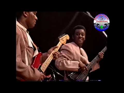 System Band Everybody move your body 1993 live @ Brooklyn College avek ti Mitou. Retro.