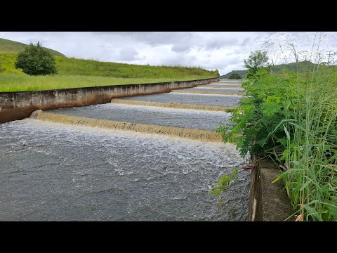 A CHUVA VOLTOU NA PARAÍBA E A BARRAGEM TAUÁ CONTINUA JORRANDO MILHÕES DE LITROS DE ÁGUA 