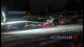 В Николаеве внедорожник Mitsubishi врезался в подбитый российский БТР