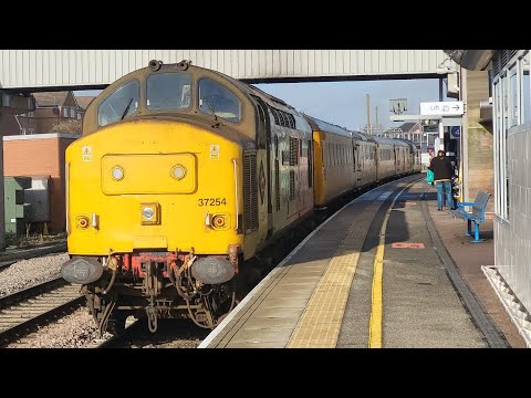 Colas Rail 37057 & 37421 thrashing out of Peterborough 
