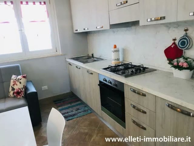 Marina di Massa a circa  mt. 1000 dal centro, VILLETTA SINGOLA di recente costruzione libera su qua