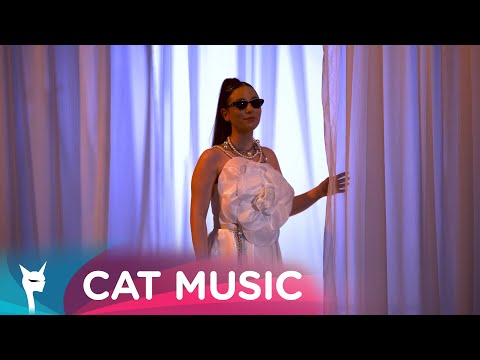 Andrada Precup - Cu mainile la spate