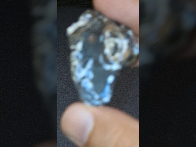 حجر عقيق ناري طبيعي تحفة للإقتناء أو الإهداء