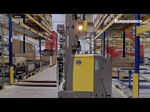 Kluge Planung und Automatisierung: Jungheinrich FTS und Palettenregale für RIKA