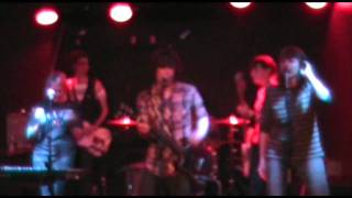 The Wellingtons - "Freak Out" featuring Kim Shattuck [The Muffs]