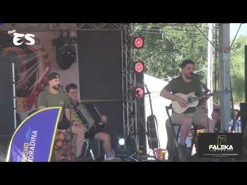 Dupla Maicon & Eduardo tocando o modão "Rei do Gado"