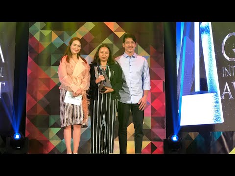 #QCinema2018: Producer Bianca Balbuena Accepts Best Actress Award for Marietta Subong aka Pokwang