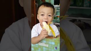 Download lagu Makan pisang besar enak banget #shorts mp3 Download lagu Makan pisang besar enak banget #shorts mp3