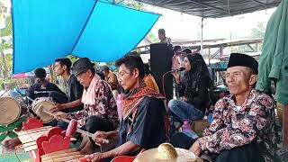 Download lagu sinden cantik bersuara merdu Pipit parerejo gending tayub banyumasan sintreng gler angles tenan mp3