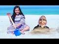 शफा अपनी नानी के साथ Beach पर खेलते हुए