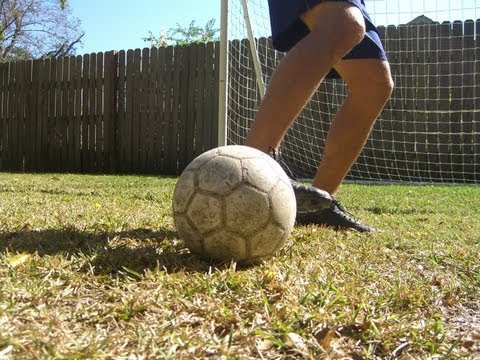 Soccer Striker - How to Receive a Soccer Pass - Online Soccer Academy thumbnail