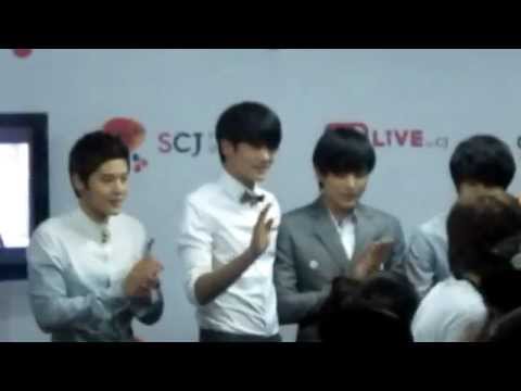[Fancam] Ze:A-MoA in Vietnam 121124