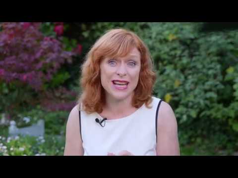 How can you tell the difference between nits and dandruff?