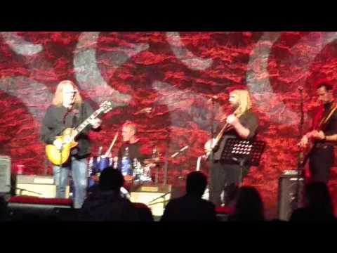 Warren Haynes with Chris Stapleton at the Ryman