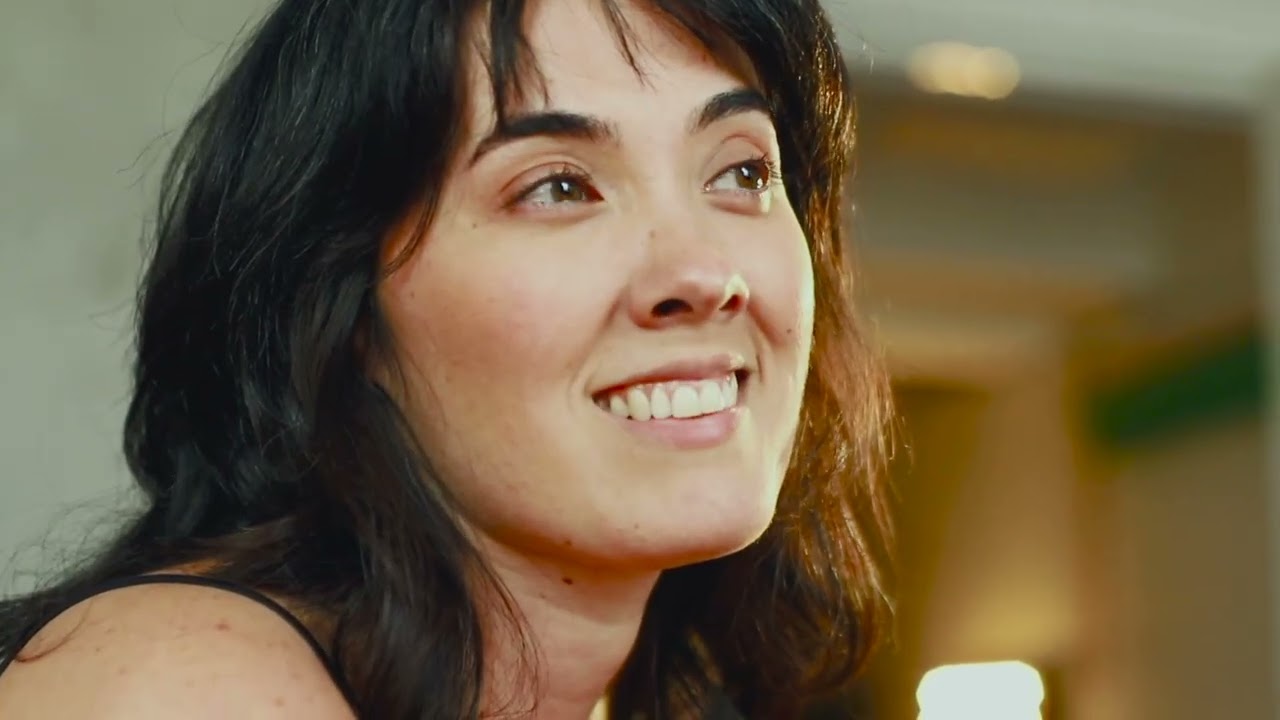 Monólogo atriz Thiene Okumura. Texto e direção: Bruna Massarelli