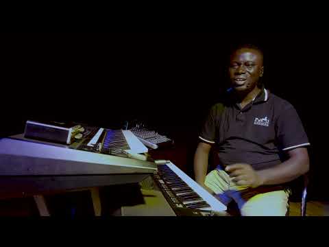 Which is better Yamaha PSR SX700 Vs S775