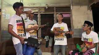 Download lagu Penasaran - Rhoma irama - cover gokil pengamen alay mamik sambil duduk mp3 Download lagu Penasaran - Rhoma irama - cover gokil pengamen alay mamik sambil duduk mp3