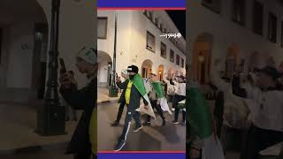 احتفالات عارمة للجماهير الجزائرية في شوارع العاصمة الرباط بعد ضمان التواجد في ربع النهائي thumbnail