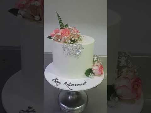 flowers 💐 decorating cake by # chef Jaswinder kaur @ chef Jaspal sight Sodhi viral video 😋  😋