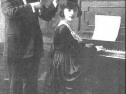 Abe Schwartz and his Orchestra - Baym Rebbe's Sideh (classic klezmer)