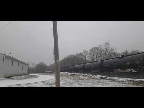 Amtrak284 meet Bnsf leading on K021 at Fonda, NY