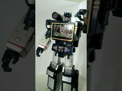 Soundwave Masterpiece MP - 13 (80's Version)